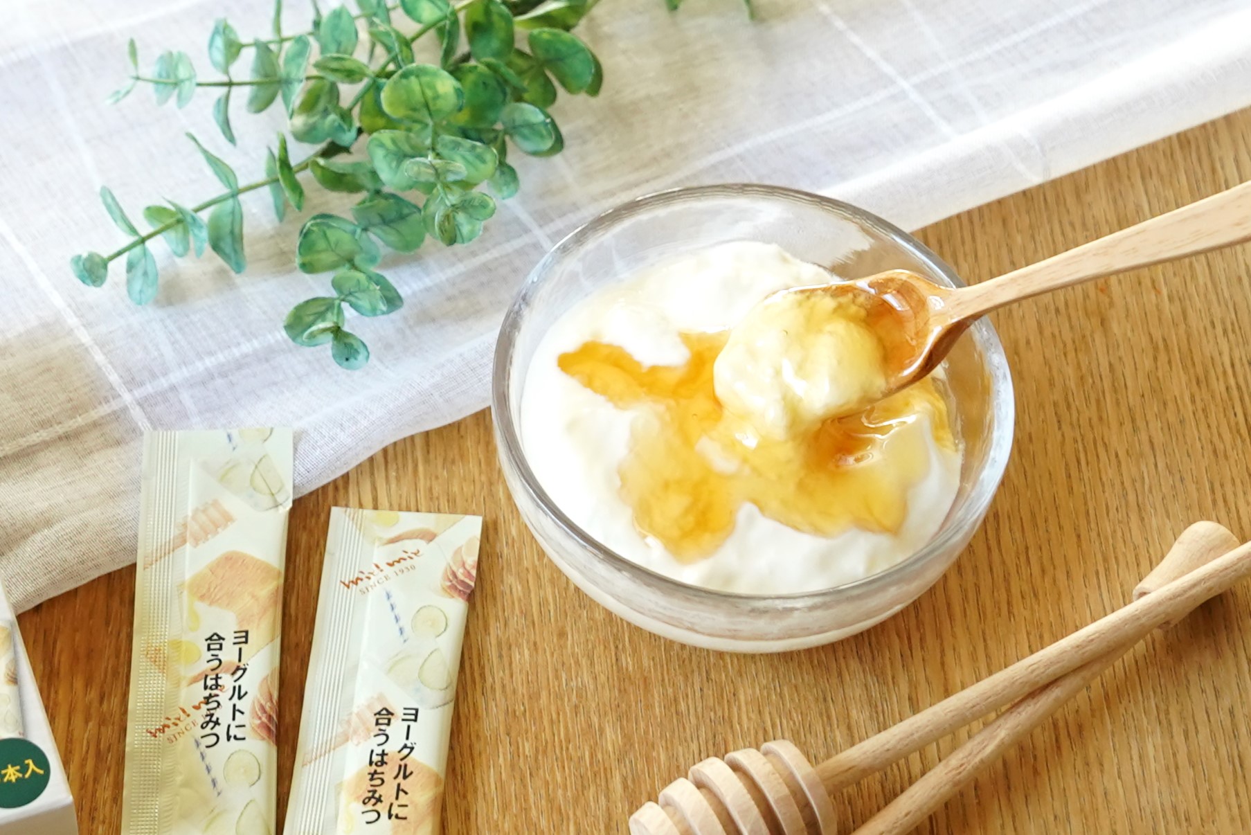 ヨーグルトにスティックハニープラス