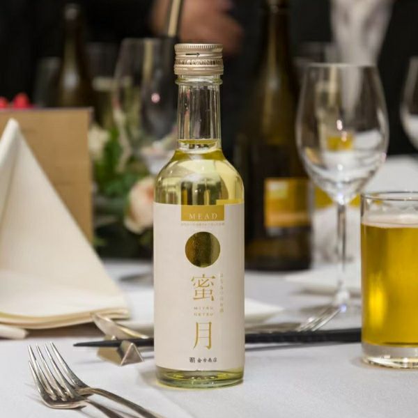 HONEY WINE & 初霧‧燒酎 2本セット ライチHONEY WINE & 初霧‧燒酎 2本セット ライチHONEY WINE &